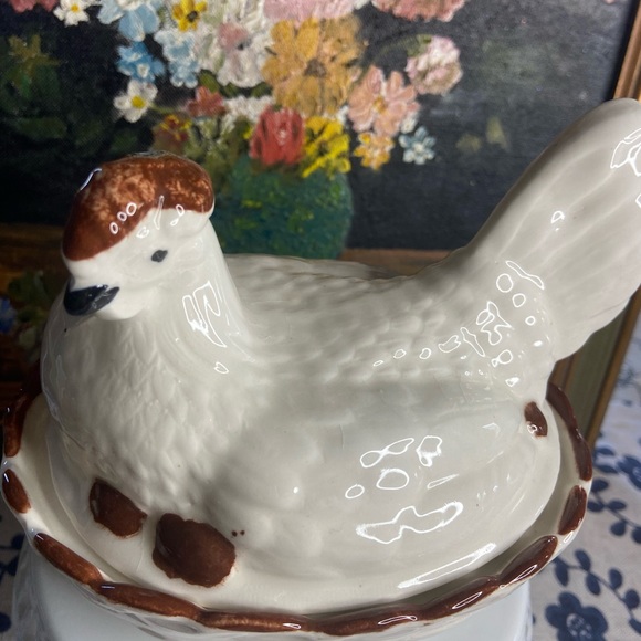 Vintage ceramic hen on a nest white and brown - Picture 4 of 6
